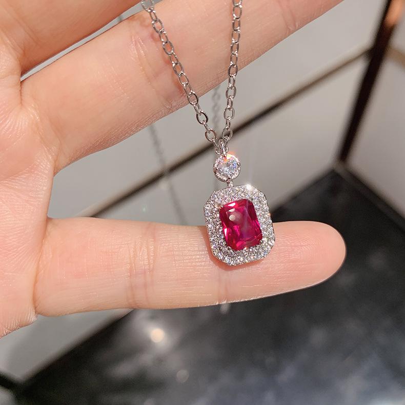 Retro Square Emerald Pendant Simulation Pigeon Blood Red Treasure Necklace Jewelry Accessories Set
