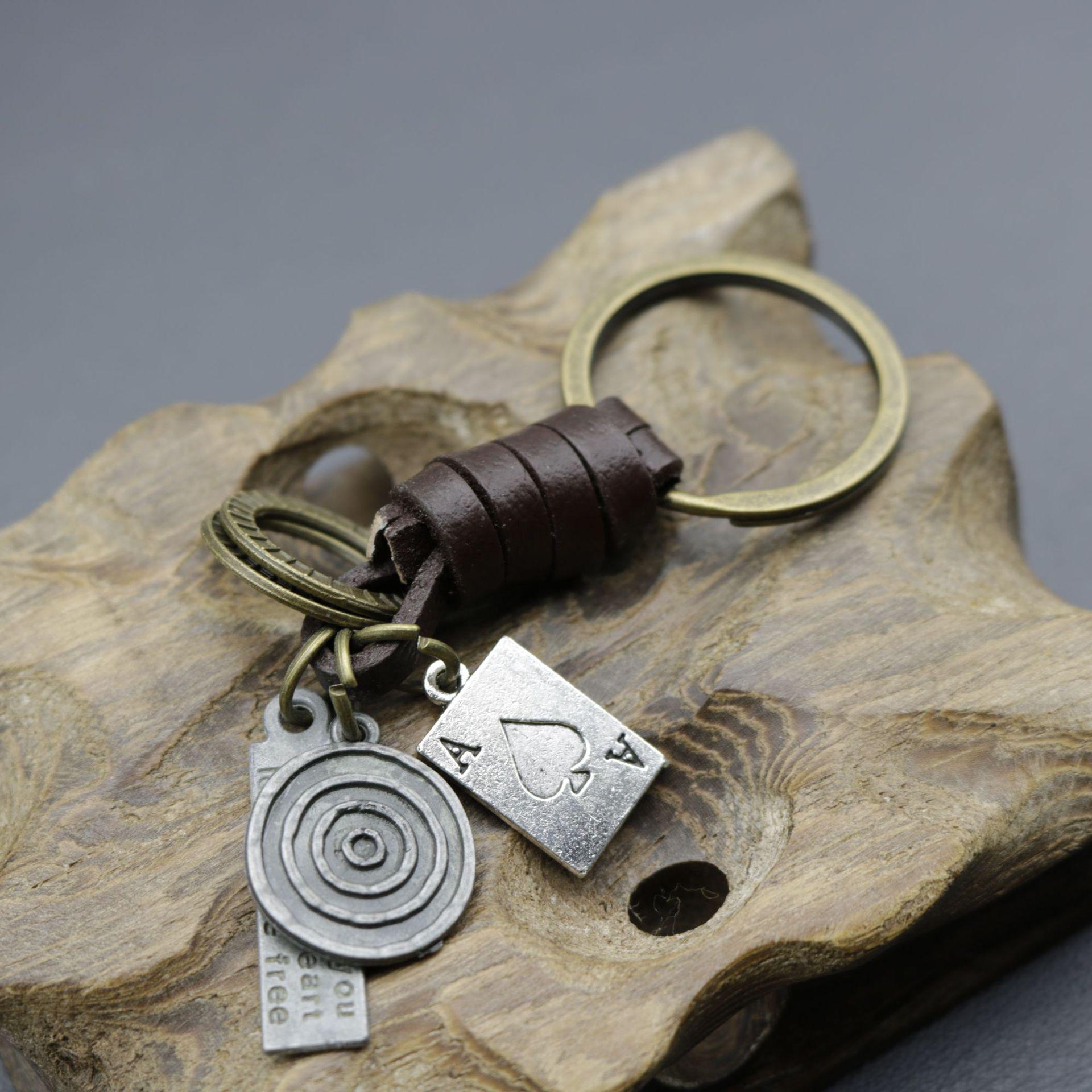 Antique Bronze Playing Cards Woven Cowhide Keychain серебряный