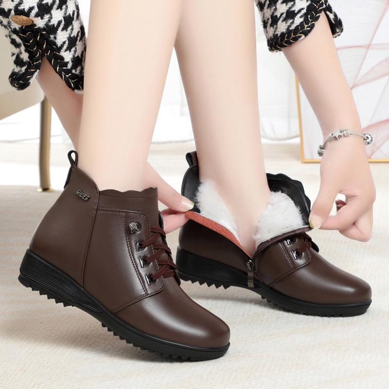 Winter Mutter Baumwollschuhe ältere flache kurze Stiefel mittelalte Baumwolllederschuhe große Größe Samt rutschfest Wolle Damen Baumwollstiefel