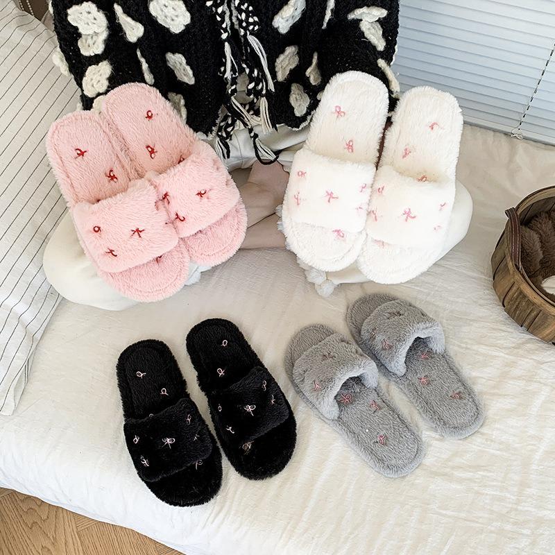 Plachsohlige Plüsch-Oberbekleidung Herbst und Winter Drag Fashion Neue Zuhause Ein-Wort-Drag Fluffy Slipper Damen