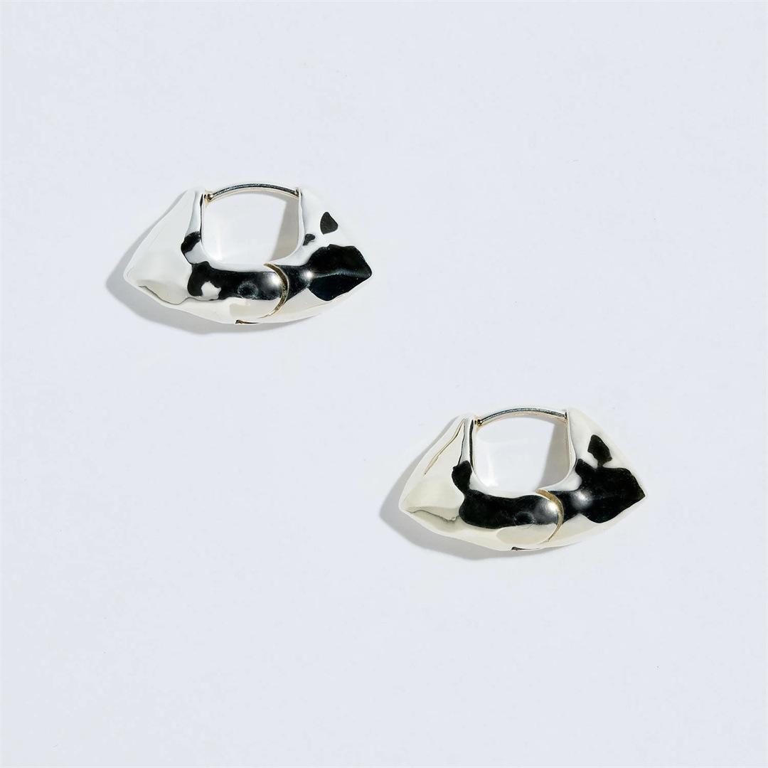 

Irregular Hammering Surface Design Ear Buckle Niche Trendy Popular Earrings Fashion Spring And Summer Earrings