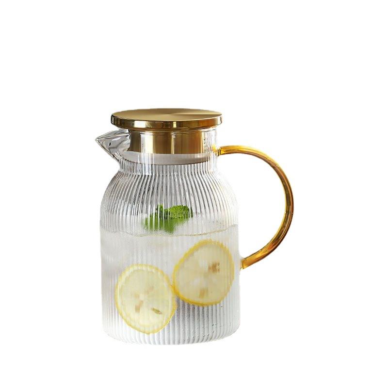 Europäische Vertikale Muster Glas Kaltwasserflasche Haushalt Transparentes Glas Große Kapazität Saft Getränkekrug Goldener Deckel Kühl Weiß Offener Eingesteckter Krug