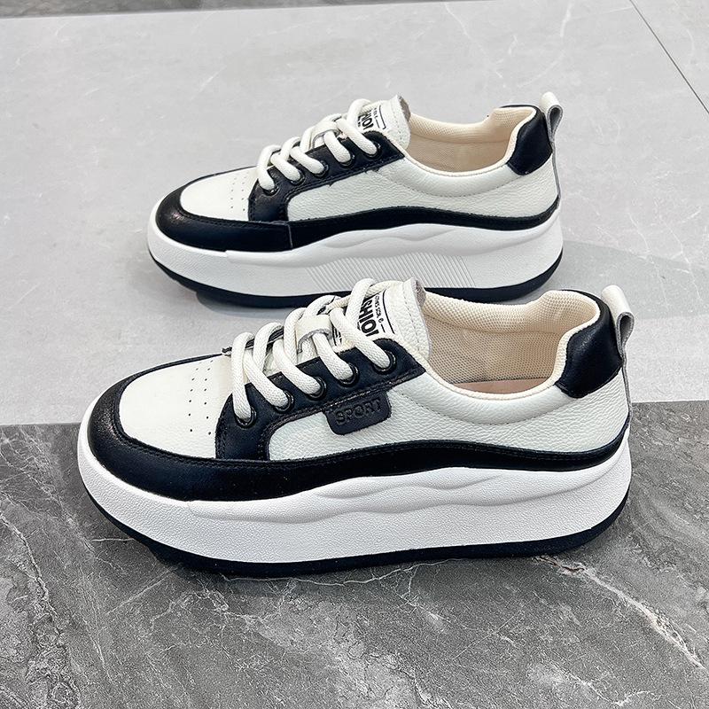 Sports and leisure shoes for women 2026 new four season shoes Korean version versatile retro thick soled student board shoes