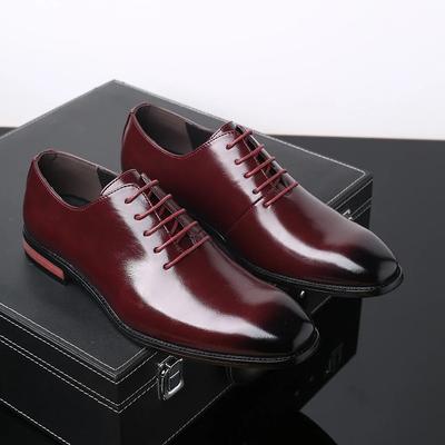 Klassische High-End-Partyschuhe Leichte Herren-Freizeit-Lederschuhe Modische Schnürschuhe Spitz zulaufende Hochzeitsschuhe