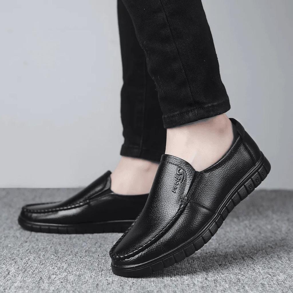 Men's autumn new versatile breathable casual middle-aged and elderly one-pedal soft leather casual business hotel black leather shoes