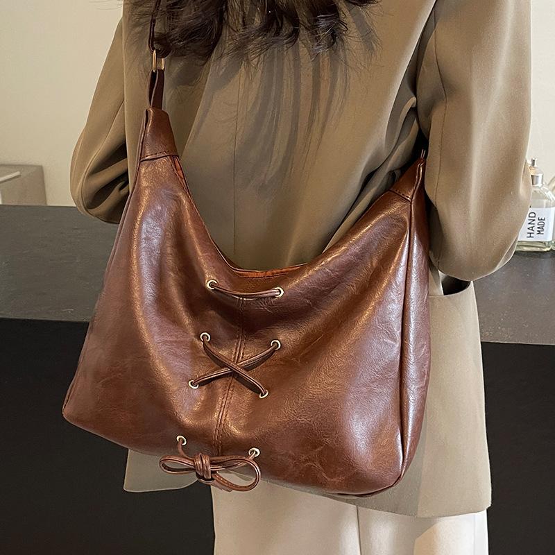 

Высококачественная сумка Niche Design Осень и зима Новая сумка через плечо для женщин Большая вместимость Модная сумка через одно плечо для женщин