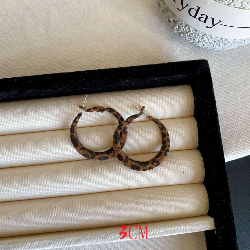 Women's Leopard Print Round Flocked Hoops: Unique Autumn/Winter European Statement Earrings for a Smaller Face Look