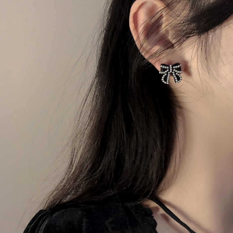 Design Sense Premium Sweet Black Bow Cute Retro Commuting Small Fragrant Autumn and Winter Earrings