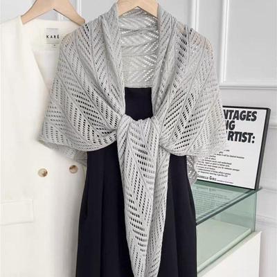 Écharpe Triangle Grande Creuse Tricotée pour Femme Châle Tricoté Protection Solaire Couleur Unie Écharpe Triangulaire