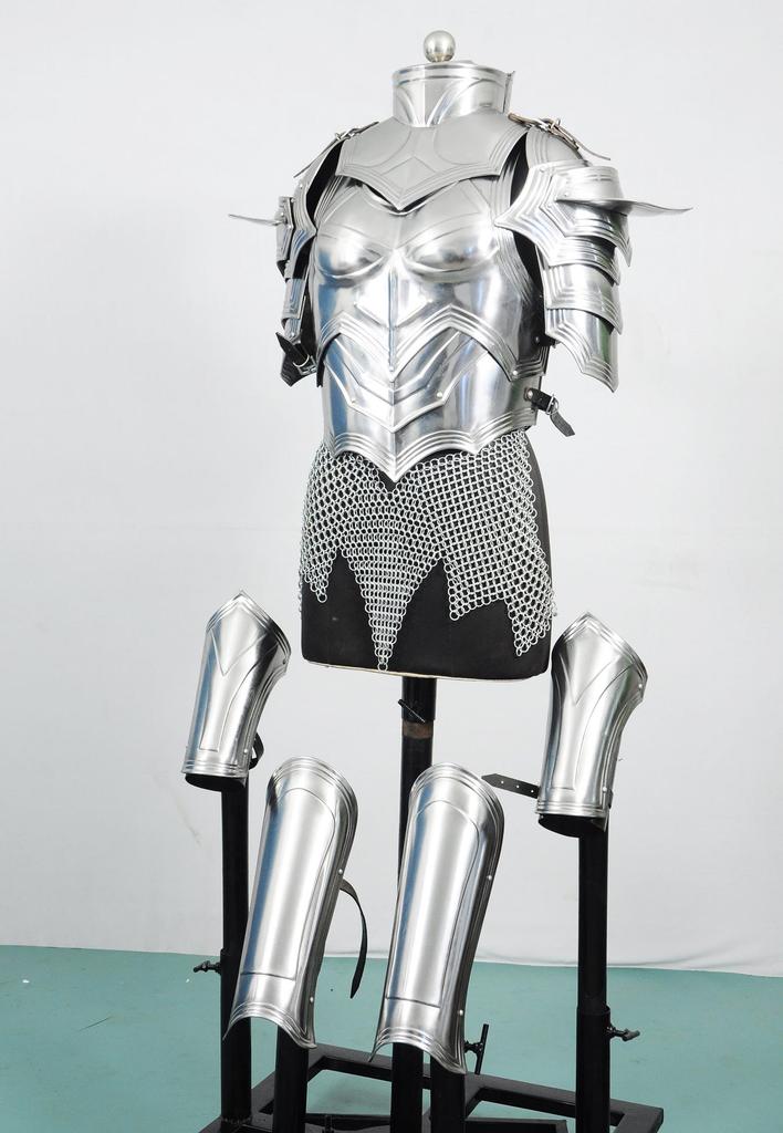 Women's 18 Gauge Steel Cuirass Armor with Gorget & Pauldrons Medieval Costume Set