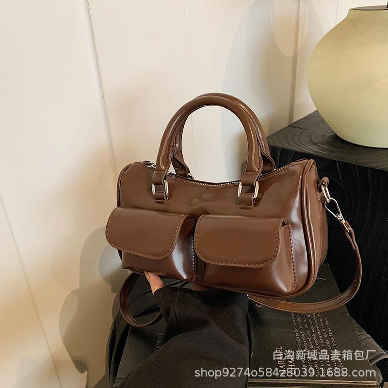 

Retro underarm bag women s 2025 new high-end texture shoulder bag niche large-capacity portable commuter bag