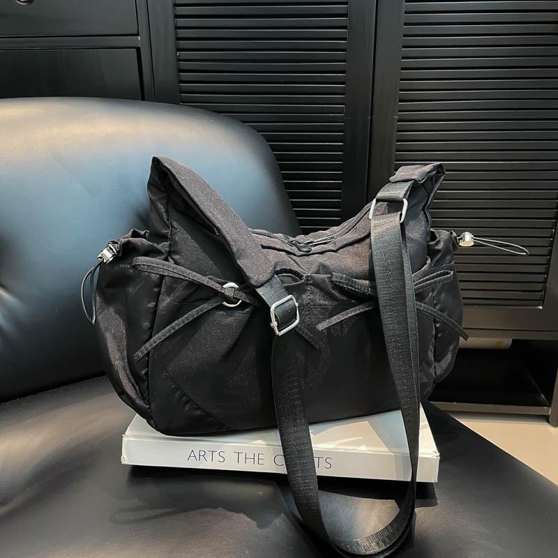 

Casual bag women s spring new women s bag nylon cloth bag street trend messenger shoulder bag lightweight mother bag чорний