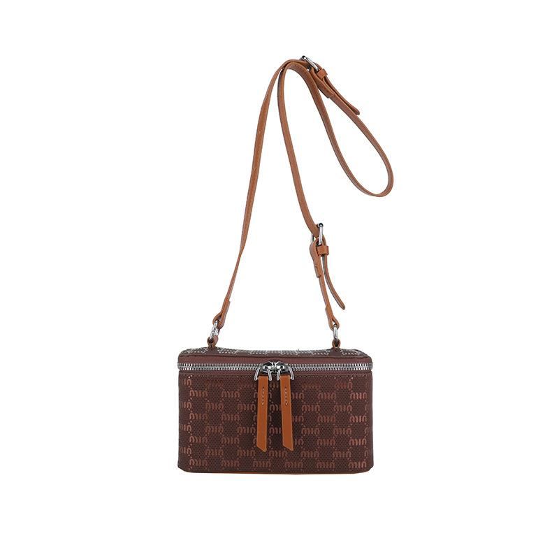 Korean version of high-end simple work commuter bag women's 2025 new fashion messenger small square bag retro box bag