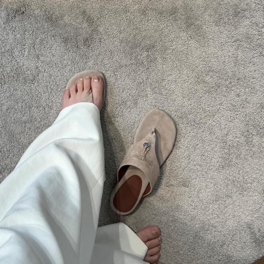 Sheepskin Version~ Retro Versatile Khaki Frosted Leather Flip-flops Women's Fashion Outer Wear Metal Lock Toe Sandals