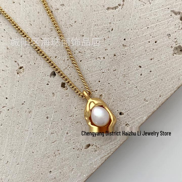 

Exquisite French Freshwater Pearl Clavicle Necklace for Women