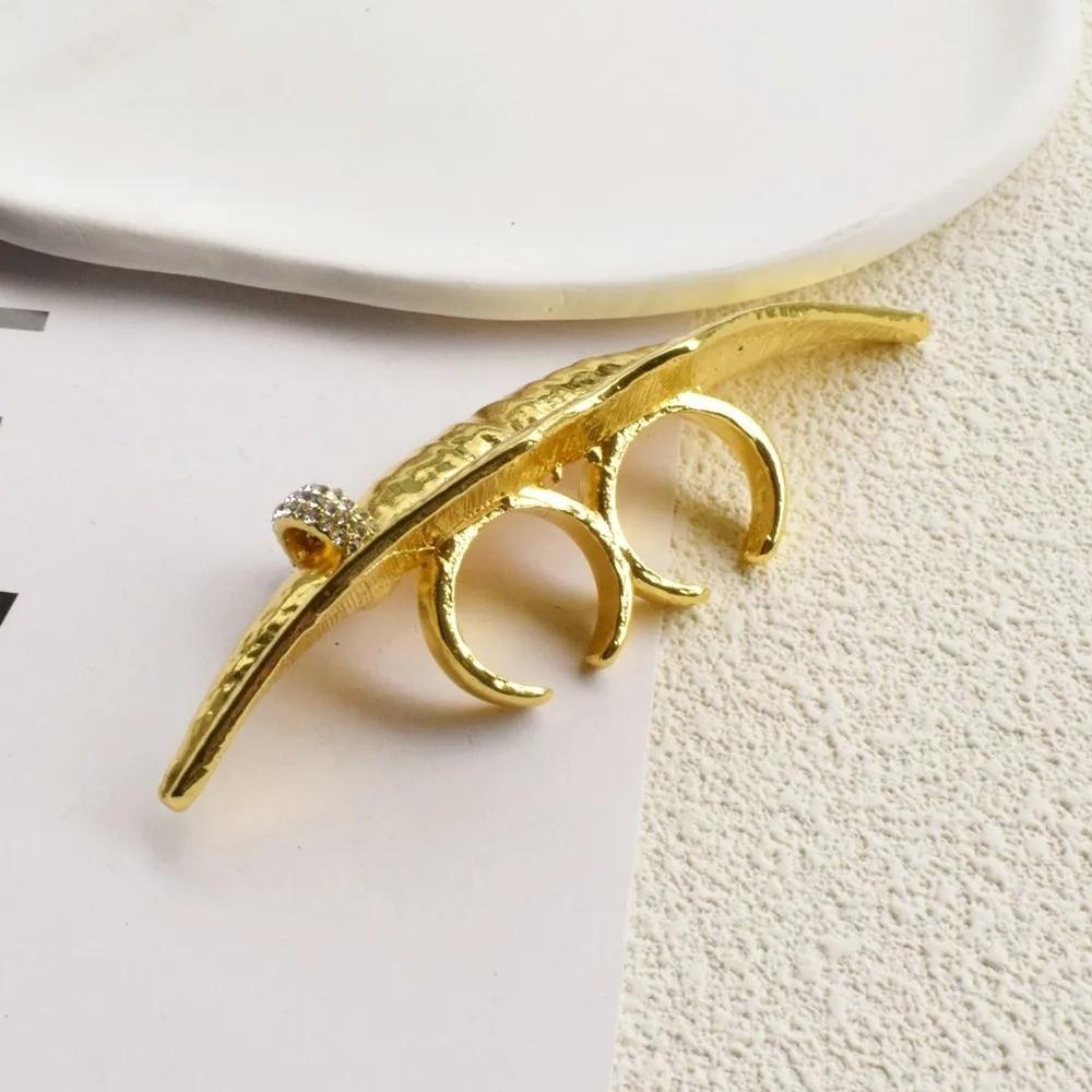 Metallbeschichteter Ring in Form großer Lippen Übertriebener Fingerschmuck Trendiger offener Lippenring für Damen