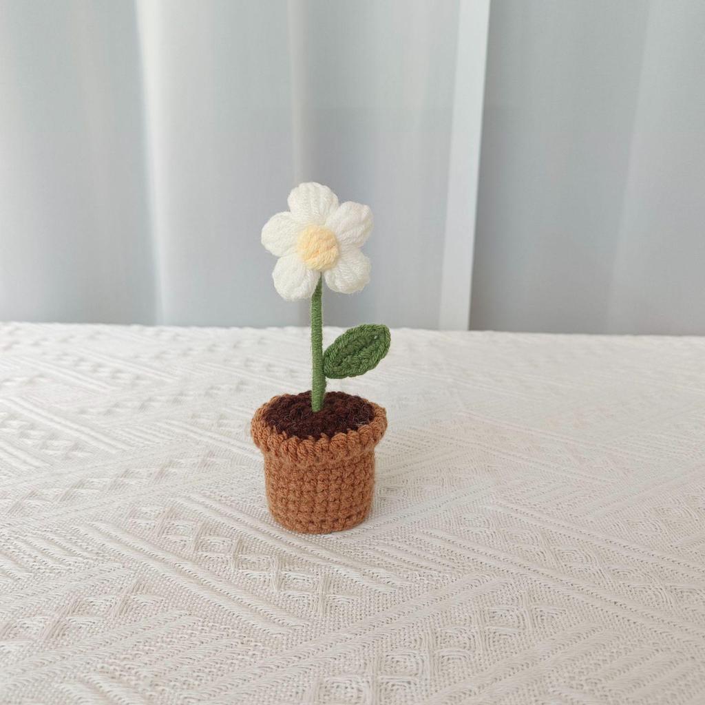 Small Crochet Potted Plant Ornament - Cute Flower Decoration and Creative Gift