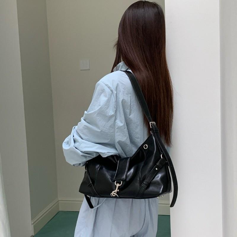 IELGY All-Match Commuter Temperament Underarm Bag Simple Casual Messenger Bag