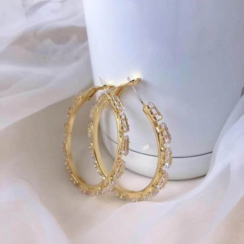 Korean hipster atmospheric synthetic zircon C-shaped earrings, round earrings, personalized stud earrings, female gemstones, trendy explosion