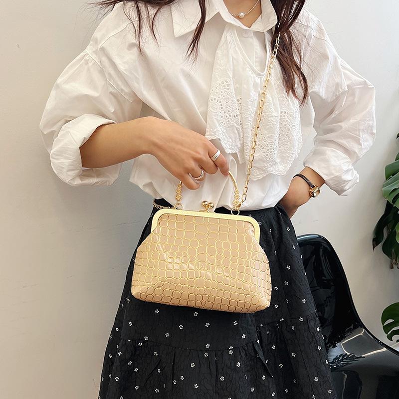 Bag Women's niche texture handbag 2024 new fashion clip bag crocodile pattern chain shoulder messenger bag