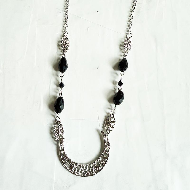 

Boho Crescent Moon Head Chain Vintage Black Crystal Headband Chain Rhinestone Headpieces Witchy Forehead Chain for Women