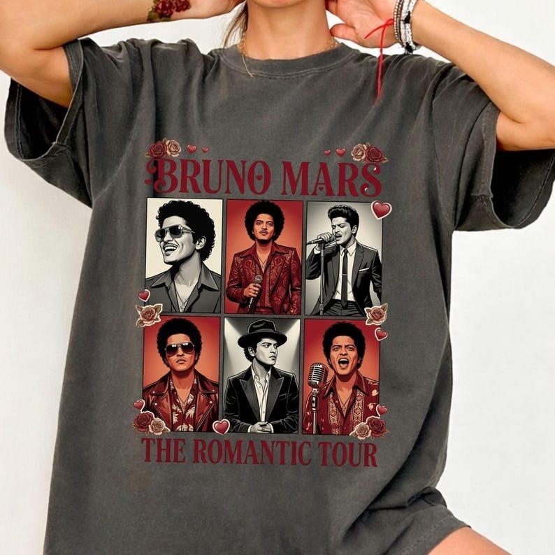 Moda Estiva Trendy T-shirt Uomo Donna Top Vintage Bruno Mars The Romantic Tour T-shirt 2026, Maglietta Pop Concert Retro, Regalo Unisex per Fan di Musica