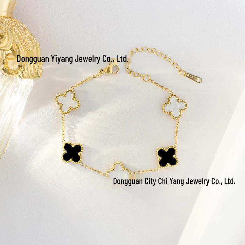 Náramek čtyřlístek, oboustranný šperk na ruku, titanová ocel tónovaná 18K zlatem, dlouhotrvající barva, všestranný šperk.