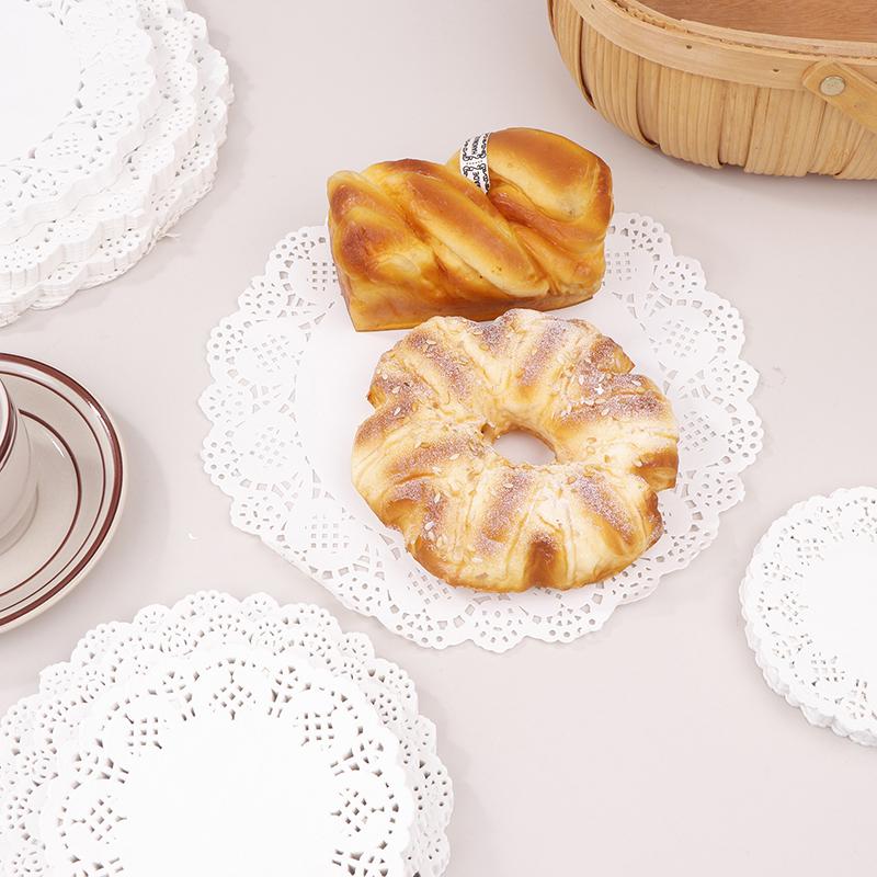 150 Stück Runde Papierdeckchen Spitzenkrempe Cupcake-Pad für frittierte Lebensmittel Dessert Cookies Party Hochzeit Keks Kuchen Geschirr Cup Pad