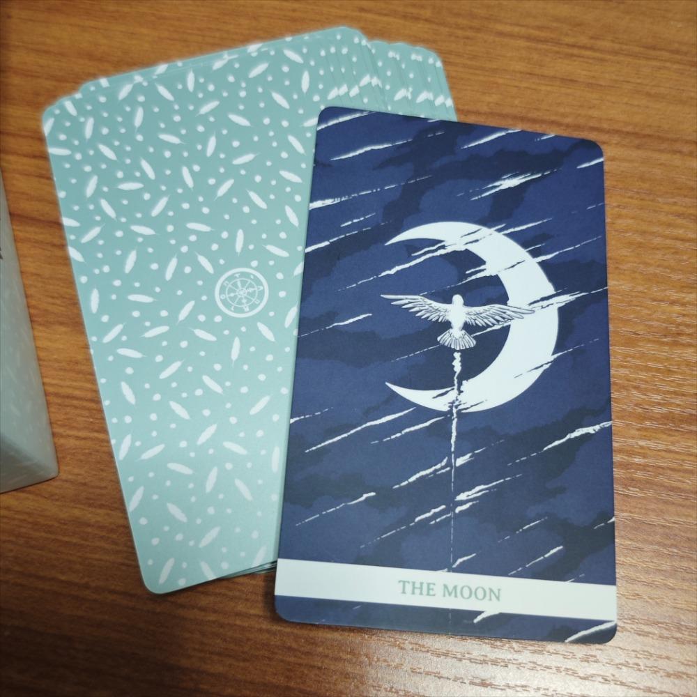 Ghid de bufniță capricioasă de tarot alb Winny de 12*7 cm pentru lecturi intuitive și auto-descoperire cu margini aurite, ambalat în cutie rigidă