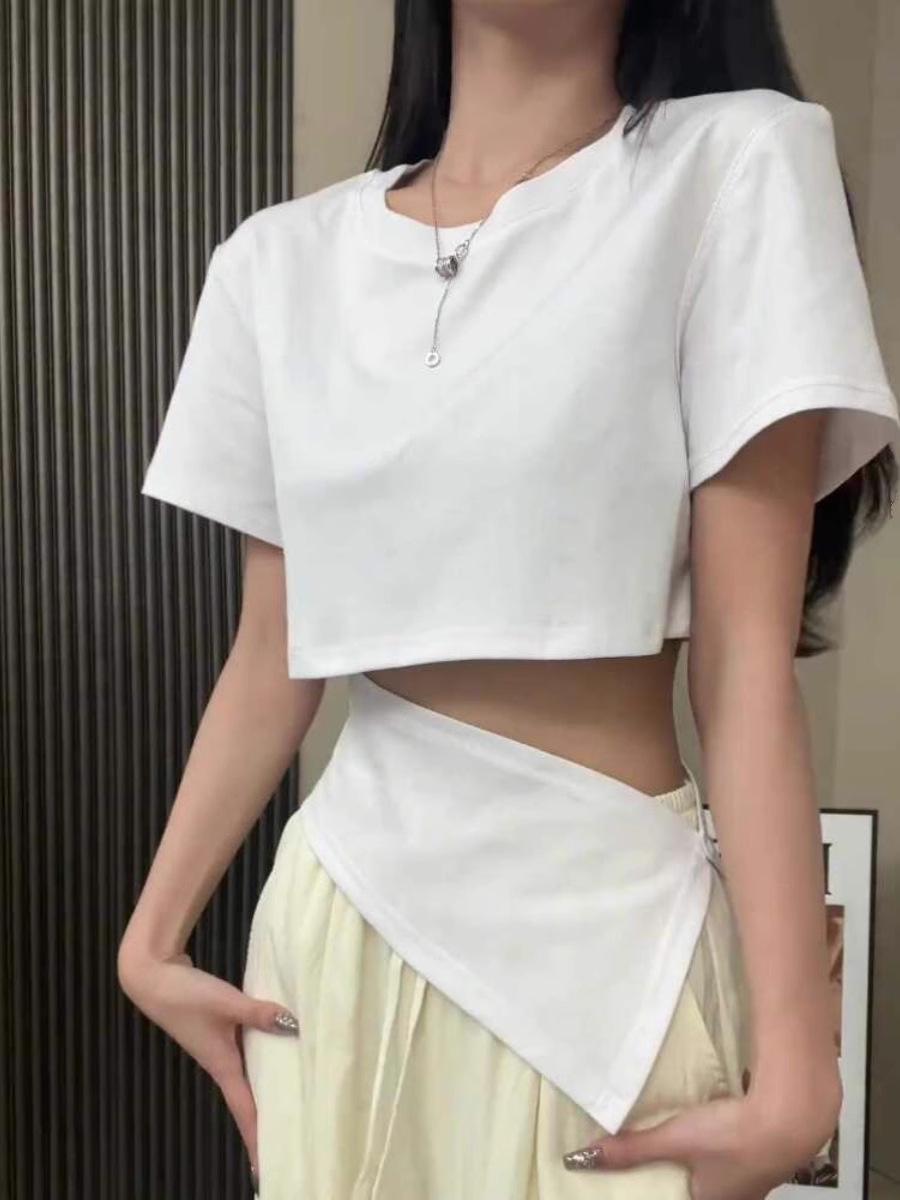 

Женская футболка в корейском стиле с нерегулярным плечом, облегающего кроя, с вырезом на талии M белый