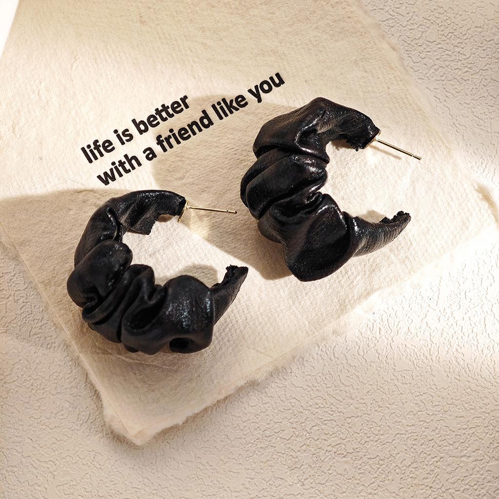 Autumn And Winter Leopard Print C-Shaped Atmospheric Pleated Earrings Women'S, Hong Kong Style Light Luxury Maillard Fashion Temperament Earrings