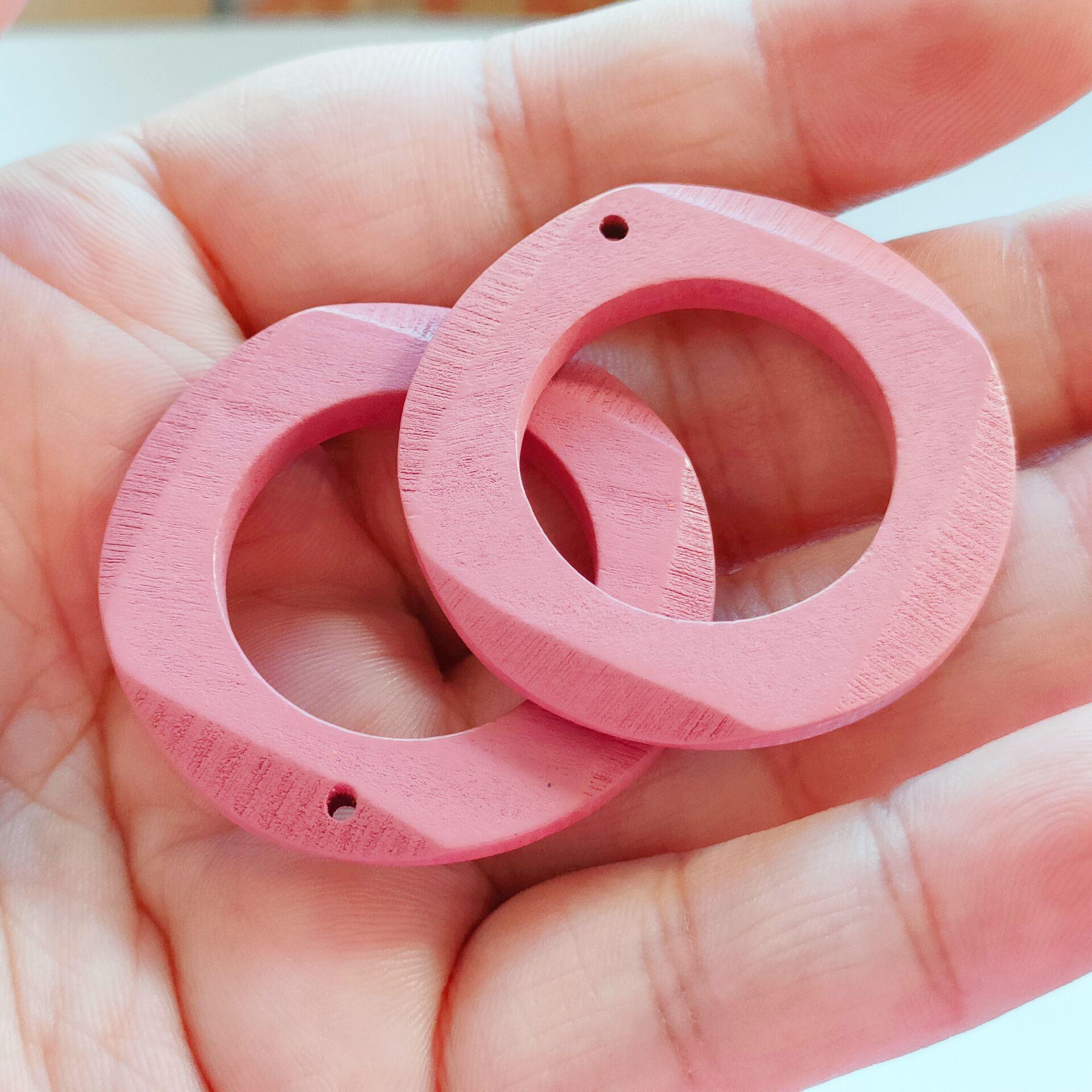 

Материалы для деревянных геометрических серег: Подвески с боковым отверстием 3,7 см, кольца с обрезанным краем и пуссеты для самодельных украшений Outer diameter 3.7cm; Inner diameter 2.3cm светло-розовый