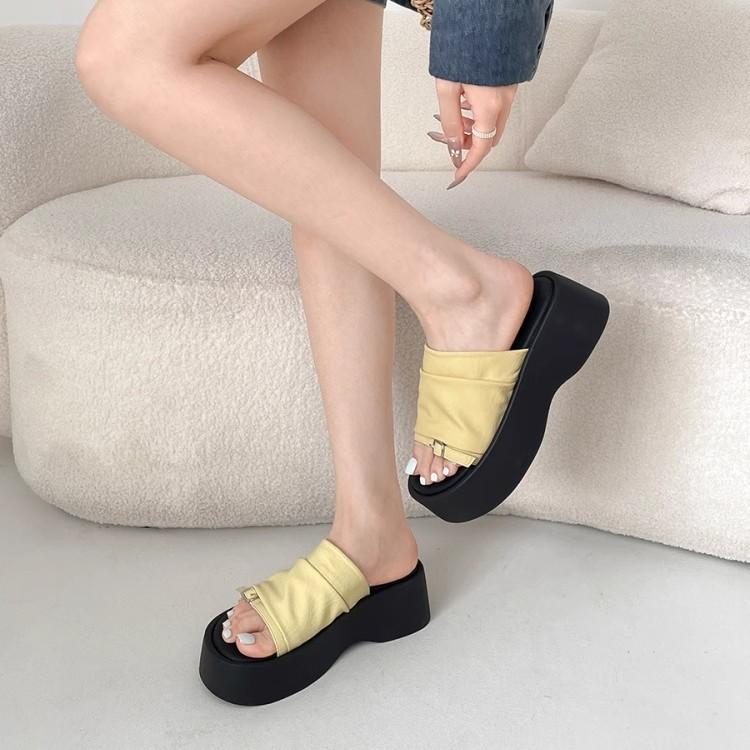 Gu Yun dopamine cool slippers heightening casual sandals women's platform versatile beach shoes outer wear pleated one-word slippers