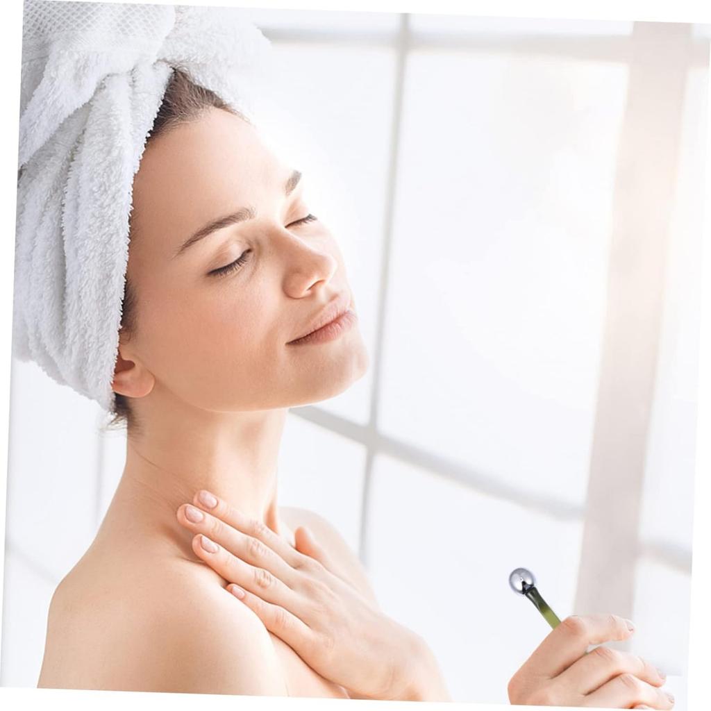 Zwei Stück Augencreme Roller Set - Metallstäbe für geschwollene Augen & Augenringe. Glatte Oberfläche, leicht zu reinigen. Farben: grün, weiß, schwarz