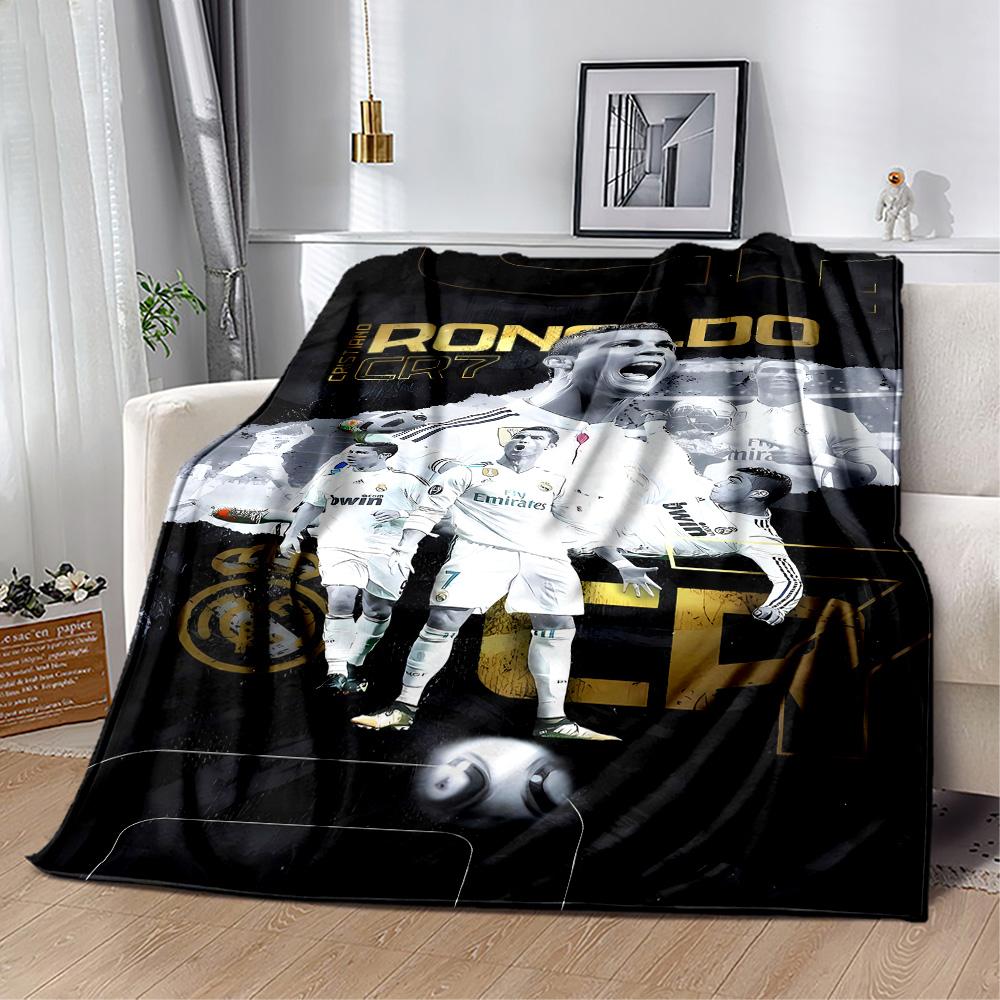 Ronaldo Manchester United Legacy Suitable blanket for offices, travel, living rooms also a good gift for friends and family Suitable for all seasons.