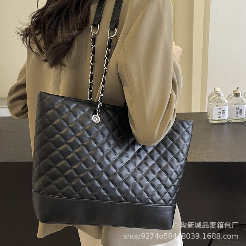 Bag Women's Large Capacity 2025 New Spring and Summer Fashion Diamond Shoulder Bag Women's Texture Popular Commuter Tote Bag