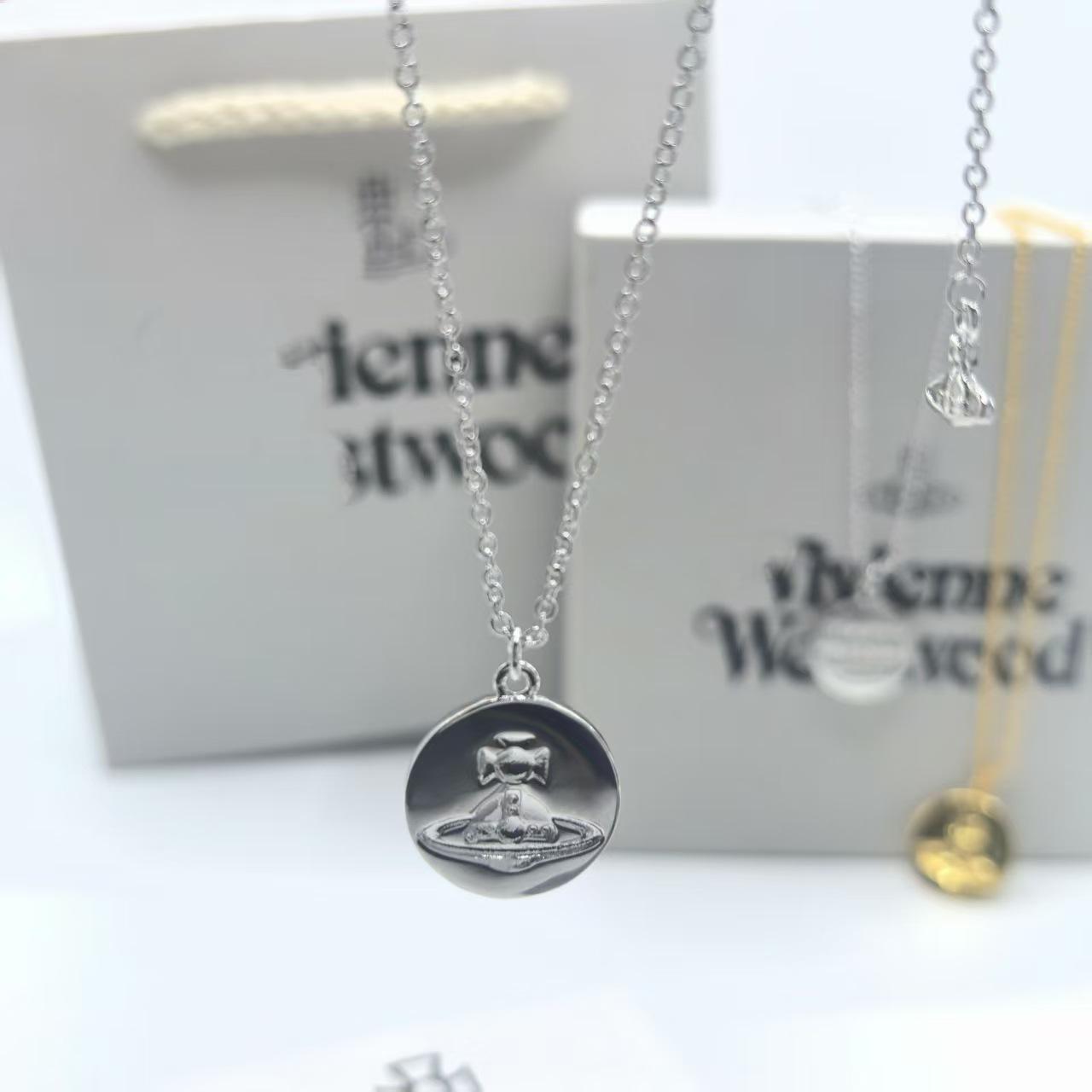 

Ожерелье с кулоном «Императрица-мать Сатурн»: Легкий Роскошный Дизайн Монеты, Универсальный для Женщин