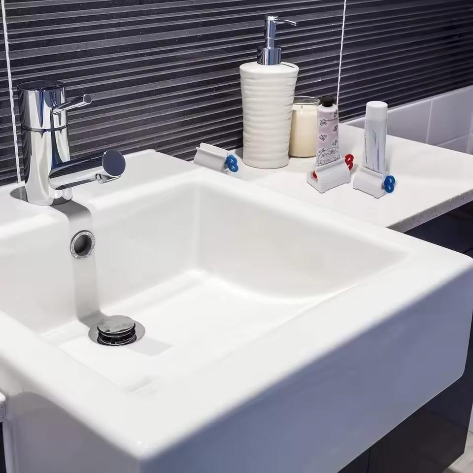 1 Pc Rolling Tube Toothpaste Squeezer Toothpaste Seat Holder Stand Rotate Toothpaste Dispenser for Bathroom