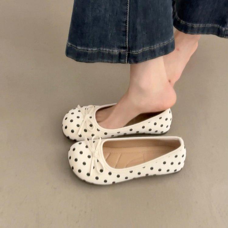 Beige ballet style retro flat bottom light mouth single shoes women's 2026 new spring French round head soft sole Mary Jane shoes