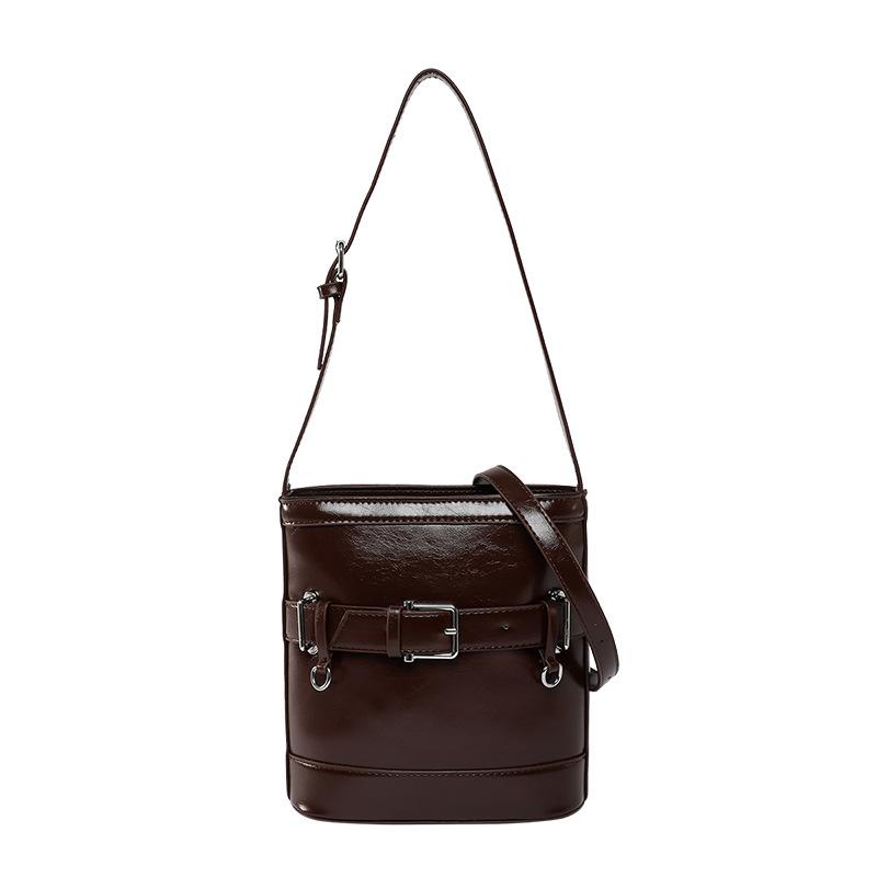 

New niche oil wax leather locomotive style simple bucket bag female foreign style versatile high-end feeling shoulder messenger bag