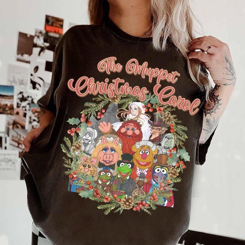 Retro Dolls Christmas Carol Group Christmas Wreath Shirt Christmas Four Seasons Unisex Couple Casual Fashion Streetwear