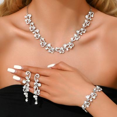 4-teiliges Damenmode-Design Pflanzen-Hohl-Halskette Ohrringe Armband Zirkon-Set Geeignet für Hochzeit, Party, Festivalgeschenke