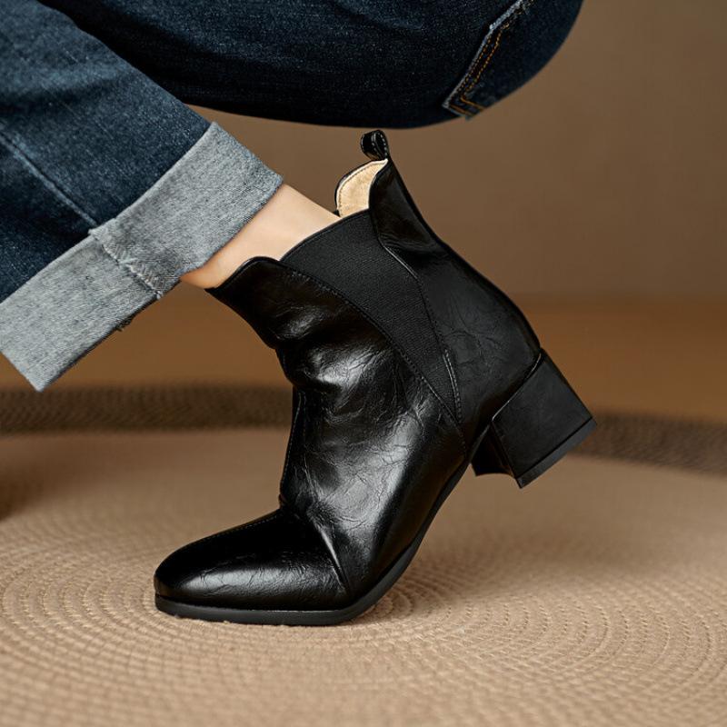 

Осенне-зимние женские низкие ботинки размера 46 2025 популярные европейские и американские на среднем каблуке с круглым носком новые кожаные ботинки большого размера женские 39 чёрный