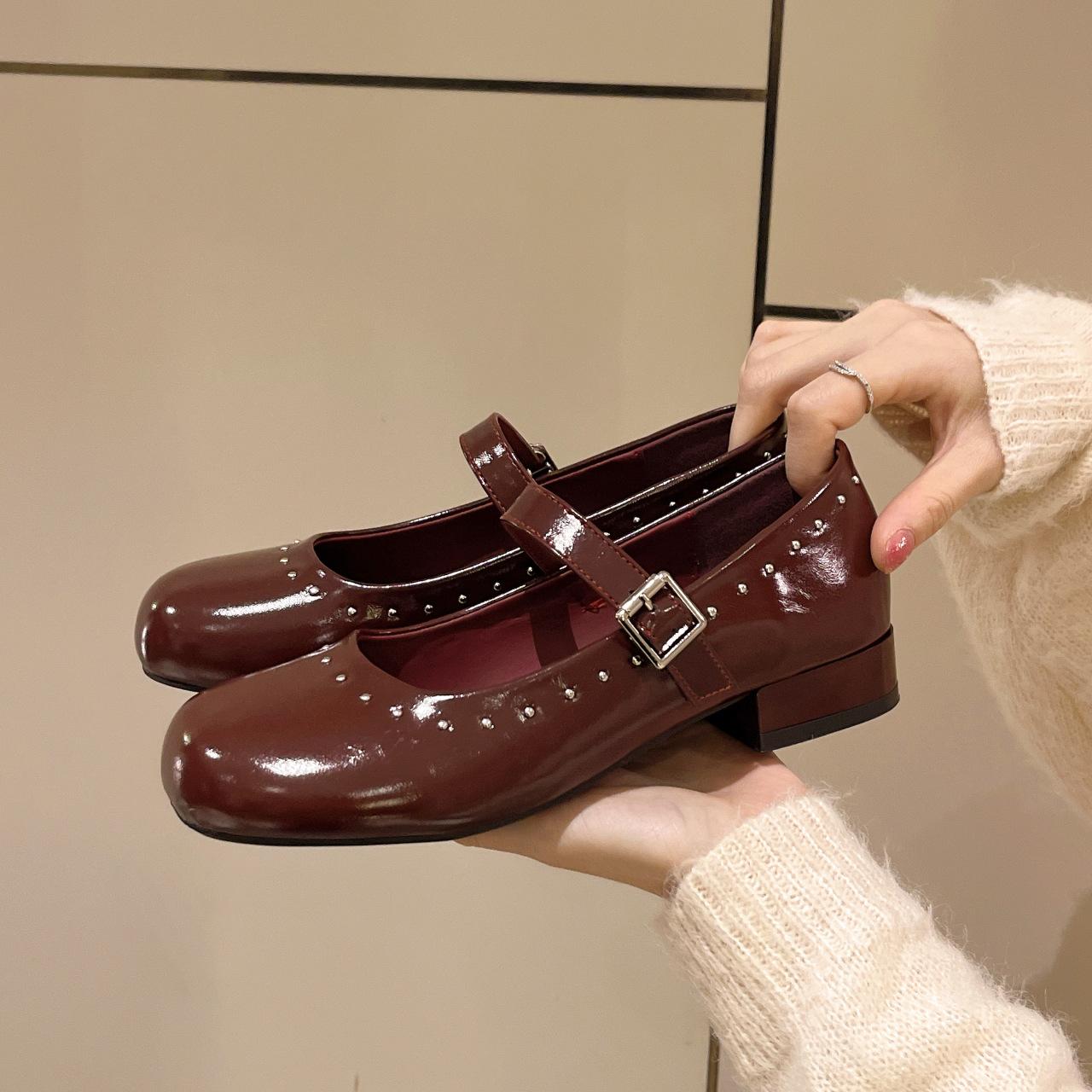 

2025 Маленький мужской внутренний рост увеличивается на 6 см Туфли Мэри Джейн женские маленького размера с юбкой Туфли Дуду ретро увеличение роста одиночные туфли женские 35 бордовый