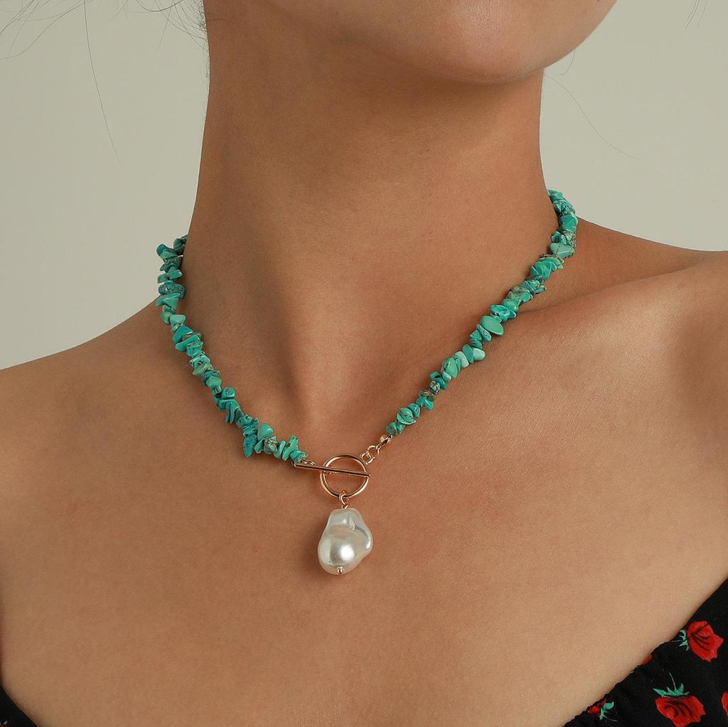 European and American Fashion Irregular Pearl and Natural Stone Pendant Necklace