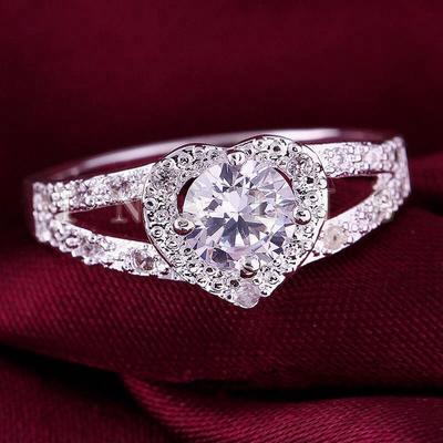Ladies Heart Ring Japanese and Korean Fashion Exquisite Love Zircon Ring Jewelry