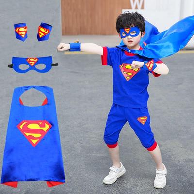 Set Gioco di Ruolo Estivo a Cartoni Animati e Anime per Bambini: Amici del Cuore Passerella & Costume di Superman