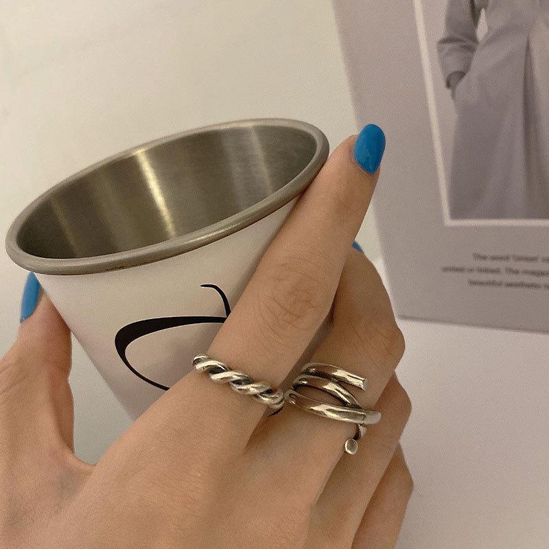 Korean Retro Twist Cross Open Ring for Women: Stylish Index Finger Accessory