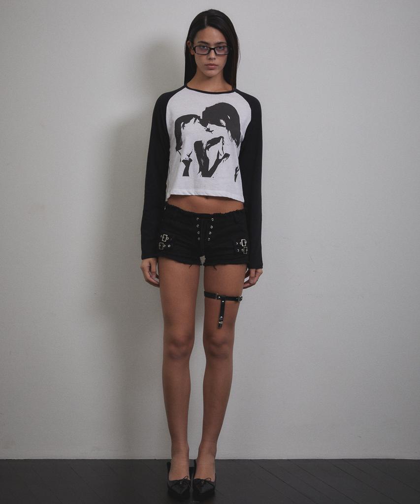 Bunteu Kiss Me Graphic Long Sleeve (Black)