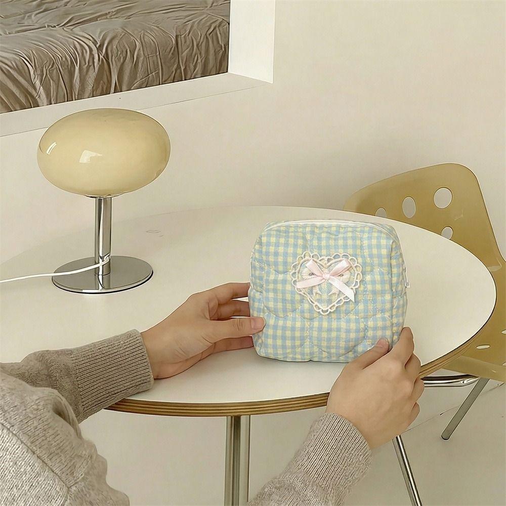 1pc New Checkered Quilted Makeup Bag Small Portable Cosmetic Bag with Lace Heart Bow Makeup Pouch Gift